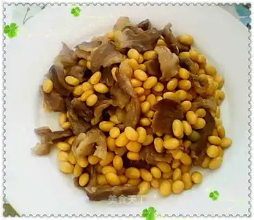 Fried pork slices with soybeans