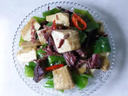 stir-fried bacon with green pepper and dried bean curd
