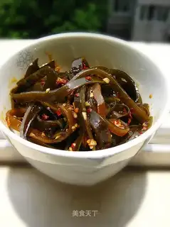Shredded seaweed salad