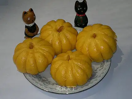 Pumpkin steamed buns
