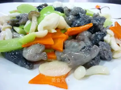 stir-fried black chicken slices with white mushroom