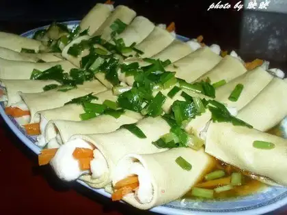 Steamed grass carp roll