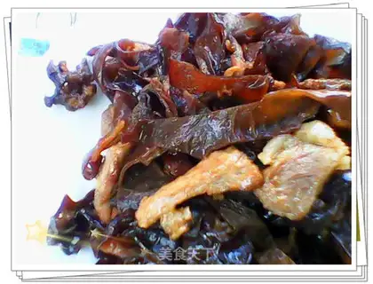 Stir fried pork slices with fungus