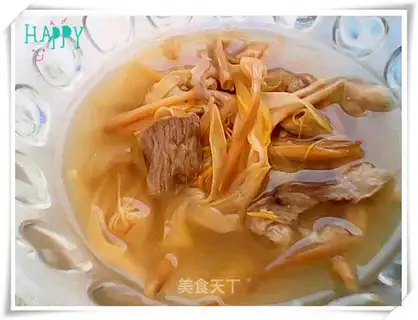 Day lily slices soup