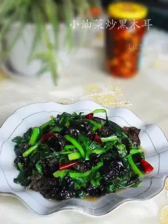 stir-fried black fungus with small rapeseed