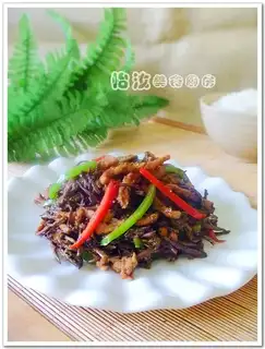 Shredded pork with bracken