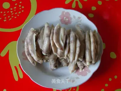 Duck web with mustard and spicy sauce