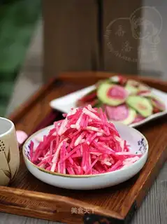Sweet and sour radish pear shredded