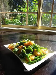 stir-fried garlic sprouts with shrimp XO sauce