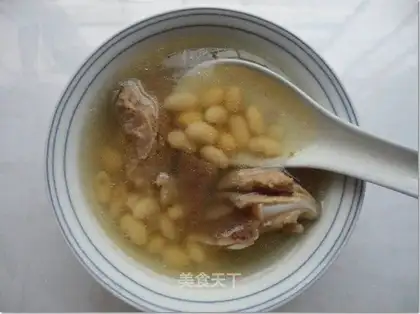Pork bone and soybean soup