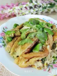 stir-fried shredded strips with fried dough sticks