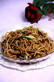 Fried noodles with mushroom