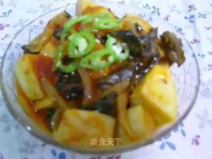 Stewed mushroom with tomato red