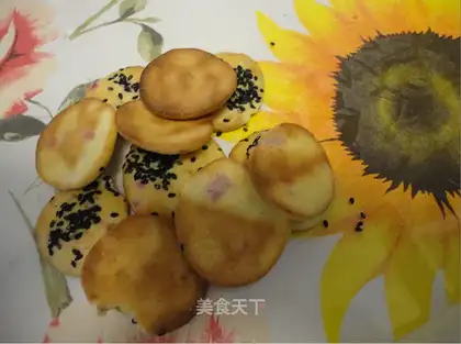 Dragon fruit peel sesame cake