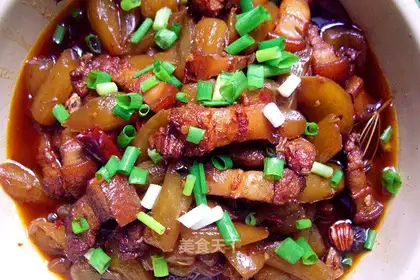 Braised pork with lettuce