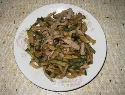 stir-fried pork with dried radish