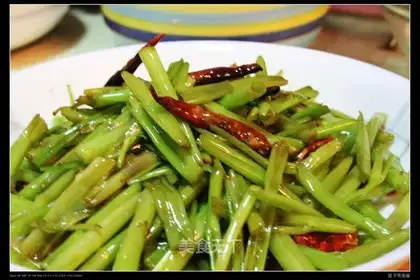 Hot and sour appetizing water spinach stem