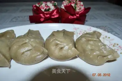 Sweet potato noodles and mountain vegetables steamed buns
