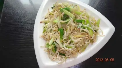 stir-fried whitebait with garlic