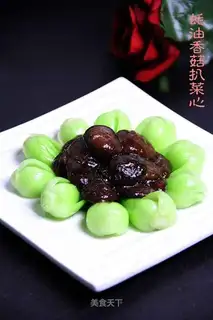 Stewed cabbage with mushroom in oyster sauce