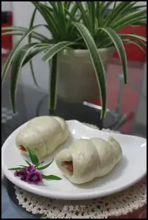 Milk sausage steamed bun roll