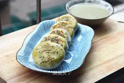 Pork, corn and mung bean cake