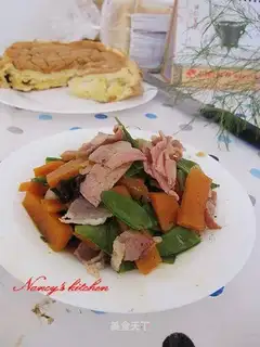 stir-fried bacon with fresh vegetables
