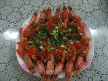 Steamed shrimp with garlic and edge