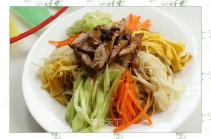 Cold noodles with beef and sesame sauce