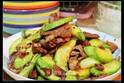 stir-fried zucchini with garlic pork