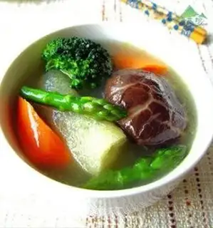 Soaked vegetables in mushroom and chicken sauce
