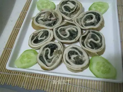 Qianzhang preserved egg meat roll