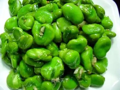 Garlic green broad beans