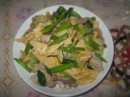 stir-fried pork with tofu bamboo