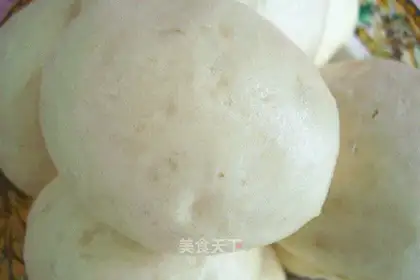 milk-scented steamed buns
