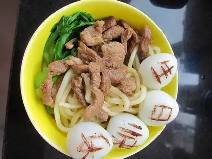 Chinese cabbage and shredded pork noodles