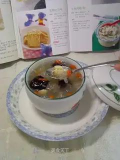 Tremella, red dates and wolfberry soup