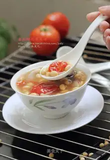 Tomato, soybean and pig skin soup