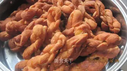 Crispy dough twist