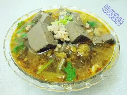 Pickled cabbage and pig blood soup