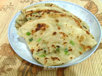 Crispy and chopped green onion cake