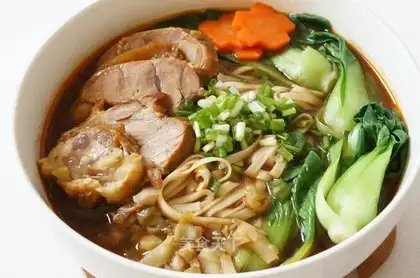 Half-gluten and half-meat beef noodles