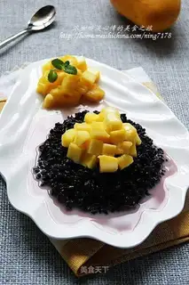 Mango purple rice in coconut juice