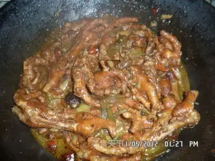 Pickled pepper sweet and sour chicken feet