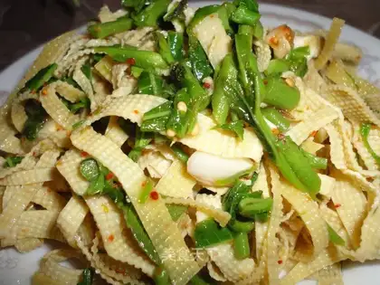Cold Chinese toon tofu skin