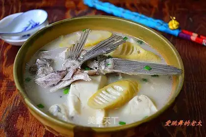 Spring bamboo shoots, tofu and perch head soup