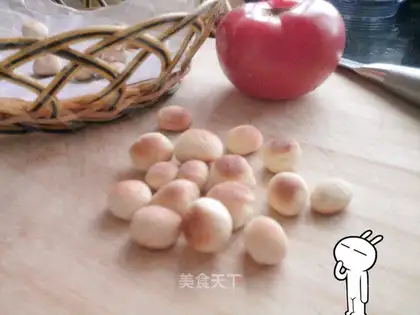 Shanzhai version of small steamed buns