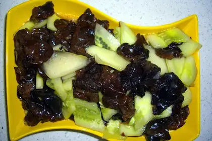 Black fungus fried cucumber