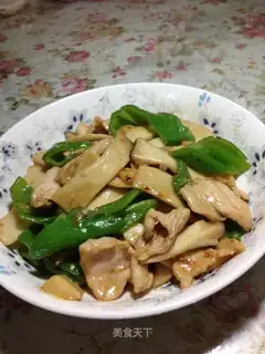 Fried pork slices with green pepper and mushroom