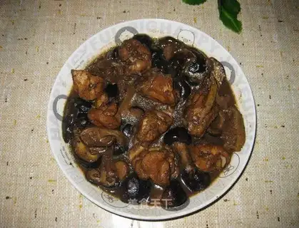 Stewed chicken fin with mushroom